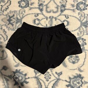 Black Lulu hotty hot shorts size 4, 2.5”